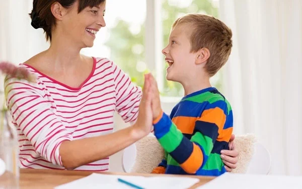 Çocuk Gelişiminde Dönüm Noktası: Uzmanlar Ceza Yerine Ödül Sistemi Öneriyor