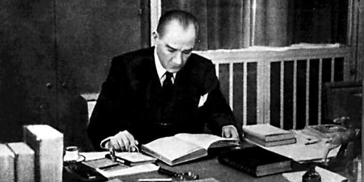 İlk Kez Erişime Açıldı: Atatürk’ün Özel Arşivi ve 4 Bin Kitaplık Kütüphanesi