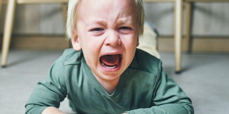 Psikologlar Açıkladı: Çocuğa Kural Koyma Sanatı Öfke Nöbetlerini Nasıl Yönetir?