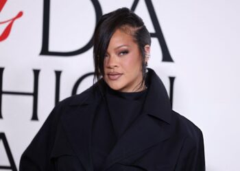 Moda Dünyası Sallandı: Rihanna CFDA Ödülleri’nde İkonik Stiliyle Göz Kamaştırdı