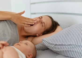 Psikologlar Uyardı: Uyku Regresyonu Yönetimi Sırasında Ebeveyn Stresini Azaltma Yolları