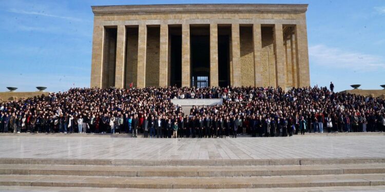 ÇYDD Çağdaş Gençlik’ten Anıtkabir’de Cumhuriyet’i Koruma Sözü: 17. Geleneksel Buluşma