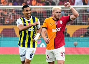 Tribünlerin Savaşı: 404. Fenerbahçe Galatasaray Derbisi’nde Atmosferin Rolü 📢