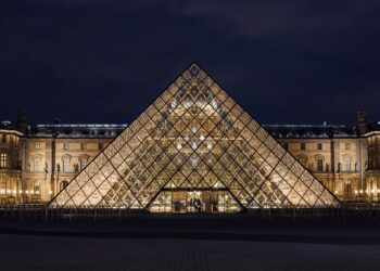 Louvre bilimsel yayınlar Su Sızıntısı Nedeniyle Zarar Gördü