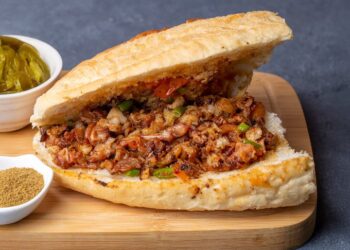 Dünyanın en iyi sakatat yemekleri Listesinde Kokoreç Rekabeti Kızıştı